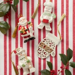 Lenox 2023 A Year To Remember Mitten Ornament 11 Lenox 2023 A Year To Remember Mitten Ornament -Sass Store 894422 894432 894427894428 LHOL 23 FEA 1