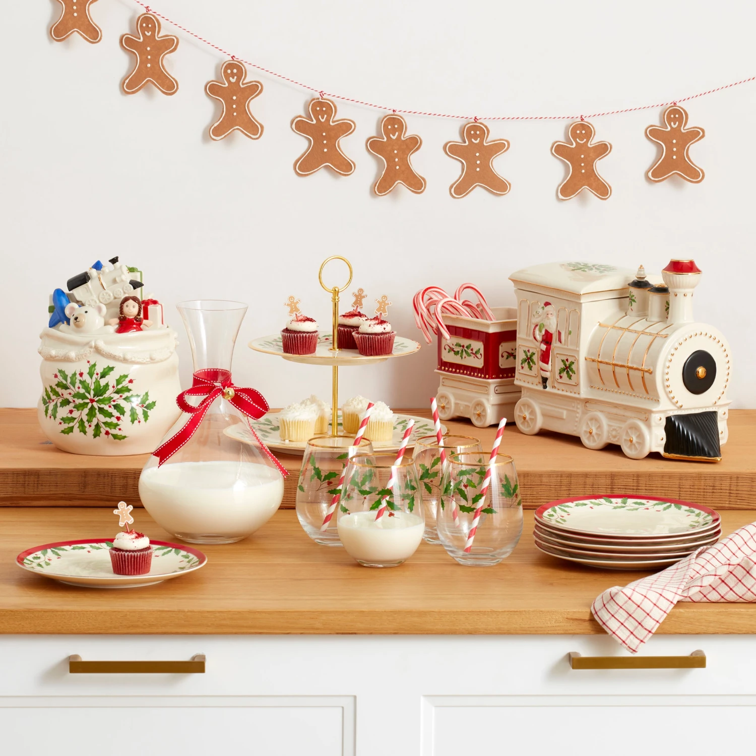 Lenox Holiday 6-Piece Accent Plate Set 4 Lenox Holiday 6-Piece Accent Plate Set - Image 2