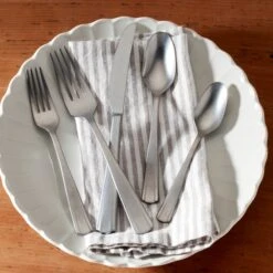 Lenox French Perle Scallop 65-Piece Flatware Set -Sass Store 895540 LNP F23 FEA 2